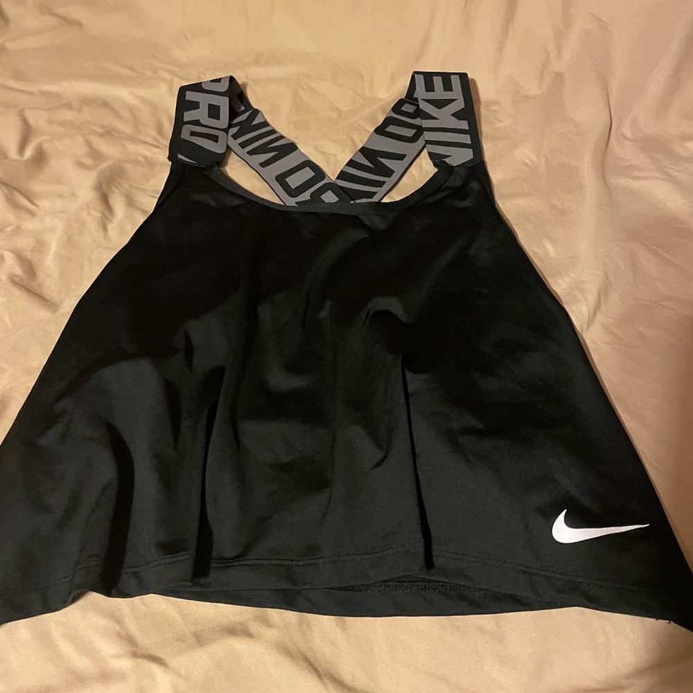 Loose, cropped, workout tank